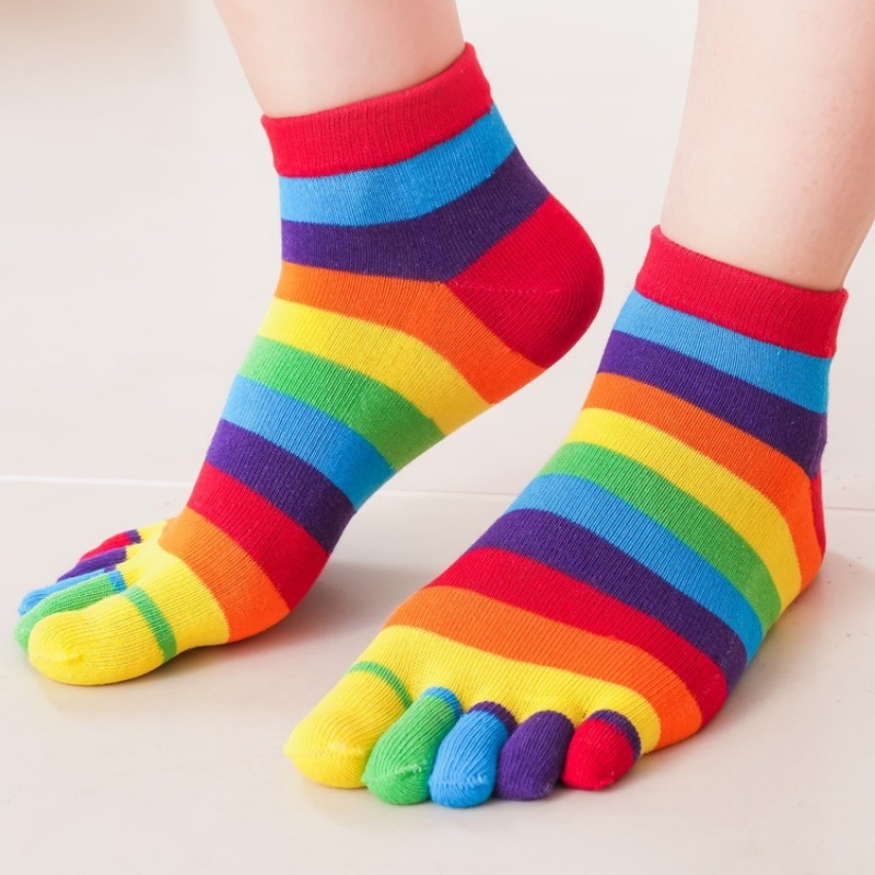 Toe Sock Split - ถุงเท้าผู้หญิงลายรุ้งแบบห้านิ้วแยกนิ้วเท้า ถุงเท้าผ้าฝ้ายความยาวกลางข้อ ลายเส้นสีสันสดใส เรียบง่าย สไตล์สปอร์ต ถุงเท้าตลก
